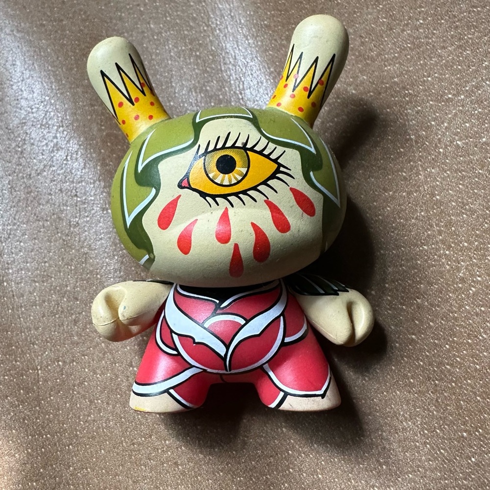 Kidrobot Dunny 2007 tattoo series Cyclops by Grez figurine toy collectible DNA